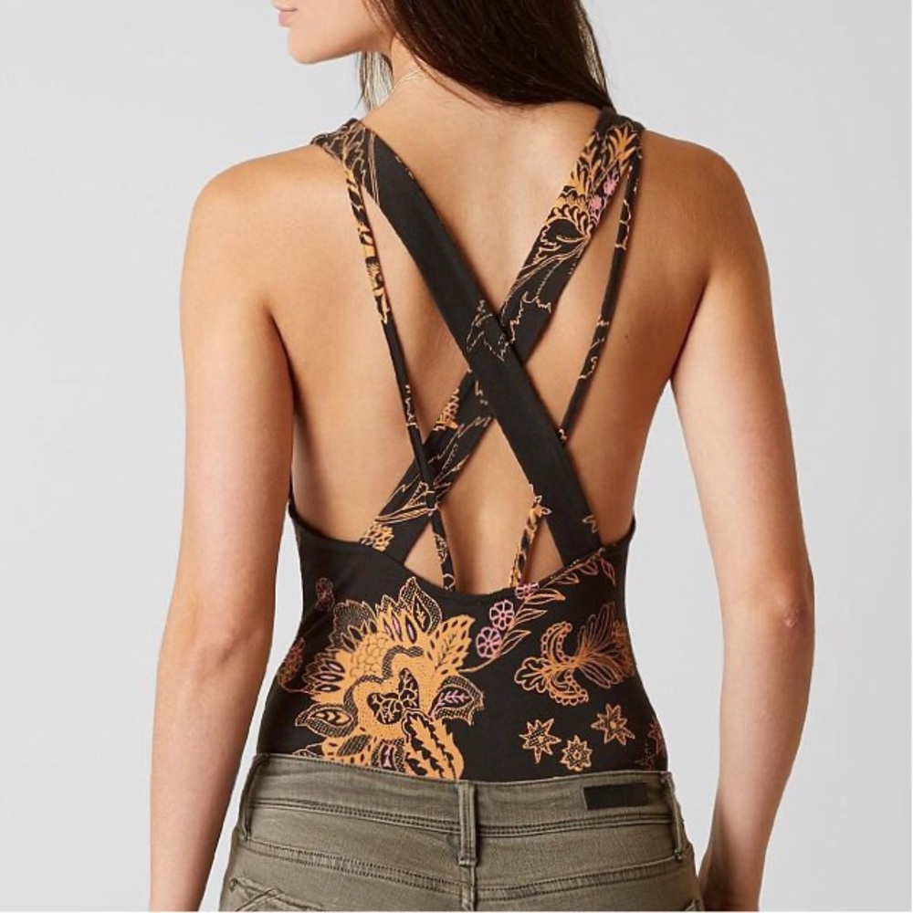 new ❦ Free People ❦ Pretty Bodysuit ❦ Black Floral - Picture 6 of 8